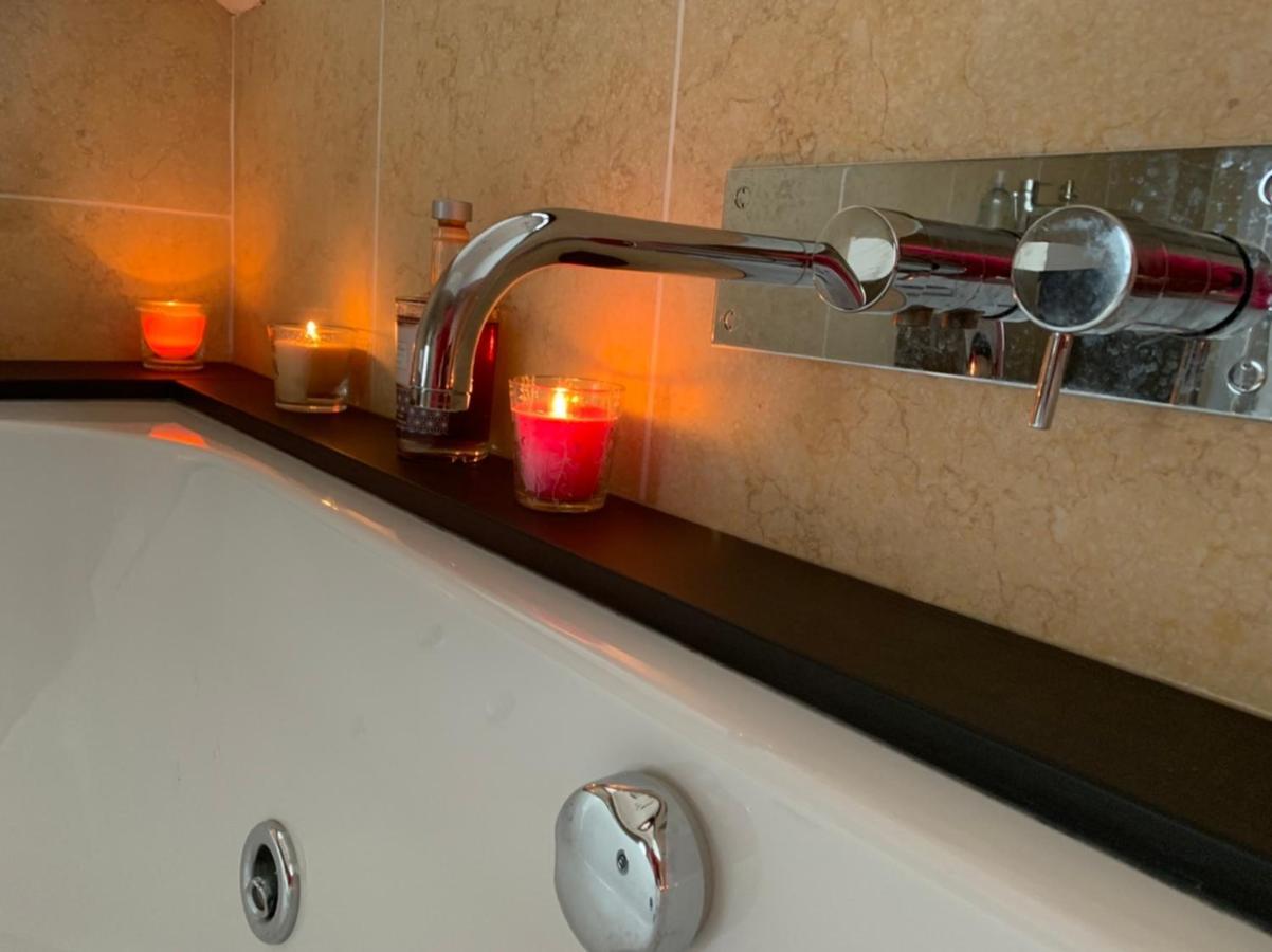 The Penthouse Bowness Luxury Loft Jacuzzi Bath & Complimentary Lakeview Spa Membership Exterior foto