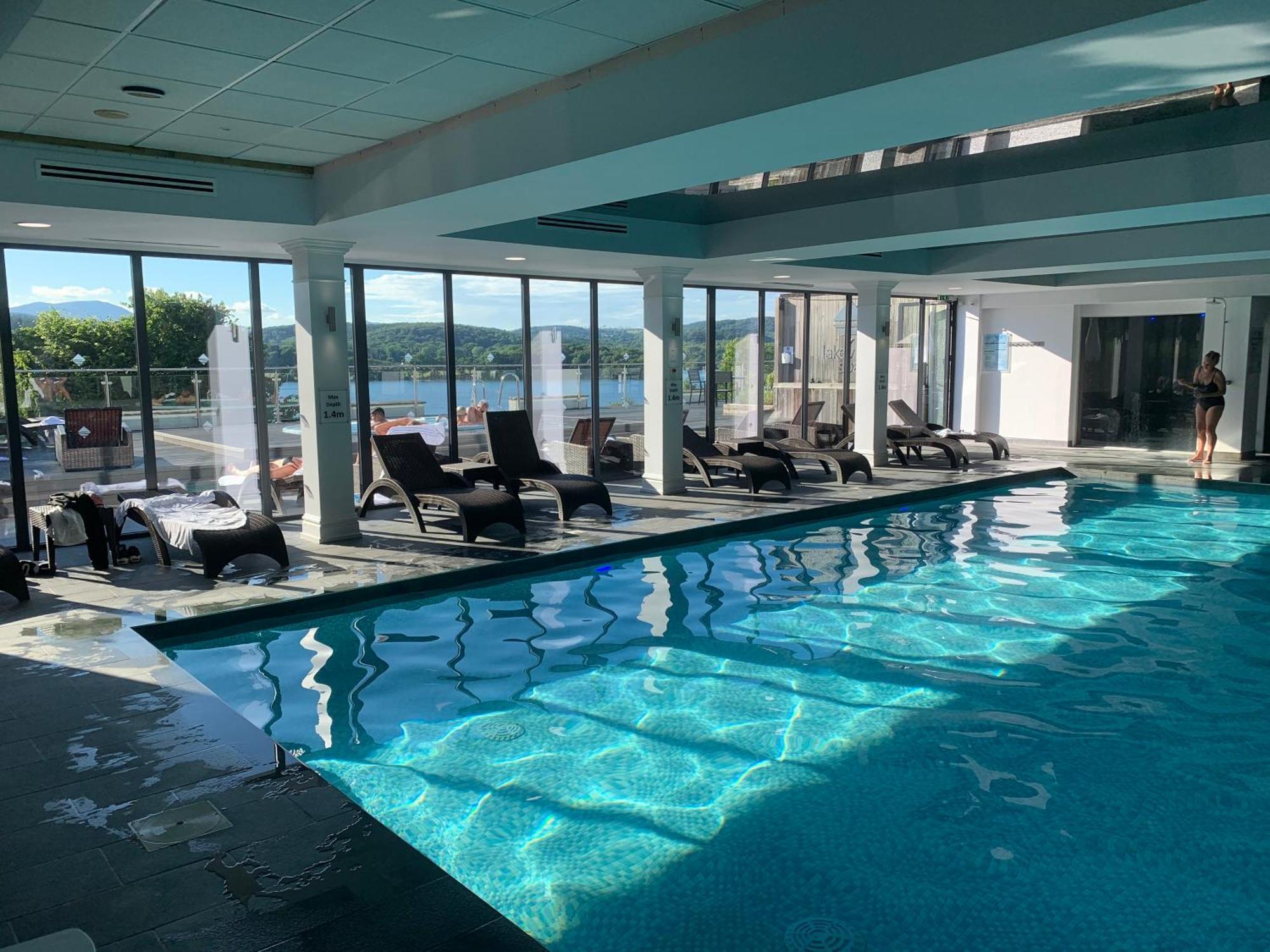 The Penthouse Bowness Luxury Loft Jacuzzi Bath & Complimentary Lakeview Spa Membership Exterior foto